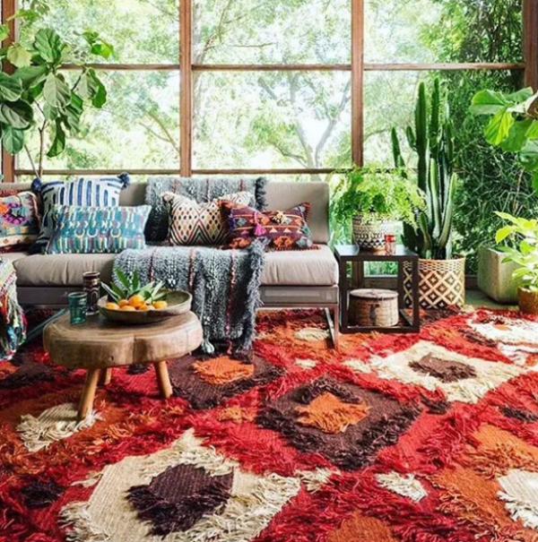 Karpet Berbulu Tebal dengan Warna Hangat